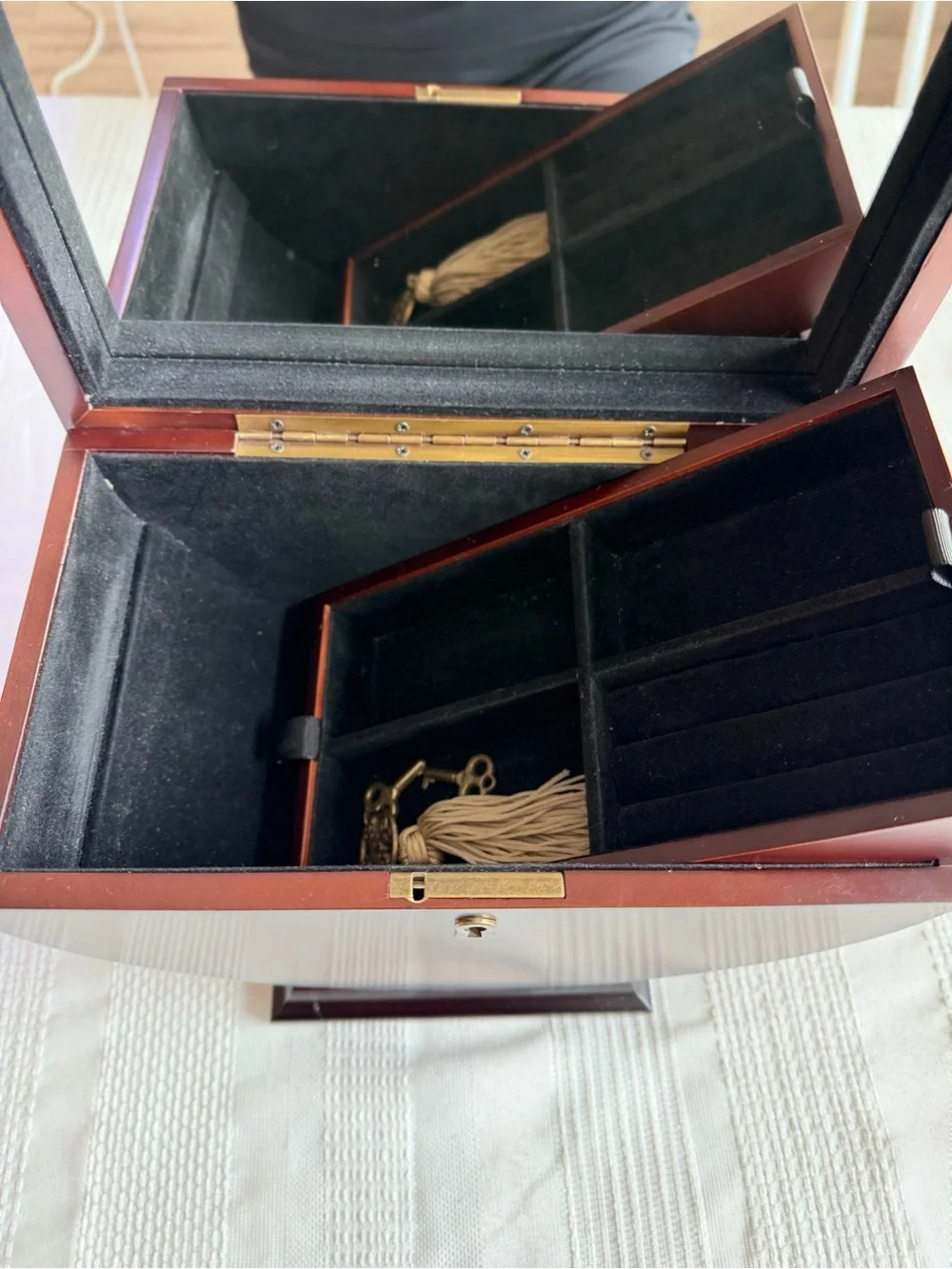 Vintage Cherry Mahogany Wood Bombay Company Chest. 1992-1996 Taiwan